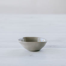 Load image into Gallery viewer, Flax Pinch Pot d8cm - Grey
