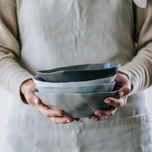 Load image into Gallery viewer, Flax Fruit Bowl d19cm - Charcoal
