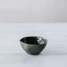 Load image into Gallery viewer, Flax Fruit Bowl d12cm - Charcoal

