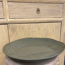 Load image into Gallery viewer, Flax Charger Plate d35cm - Khaki
