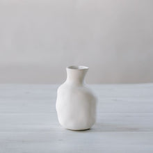 Load image into Gallery viewer, Flax Sake Bottle h15cm - White

