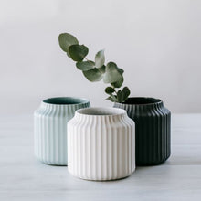 Load image into Gallery viewer, Flax Amity Pot h12cm - White
