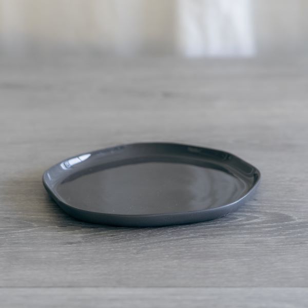 Flax Round Side Plate 17cm - Charcoal