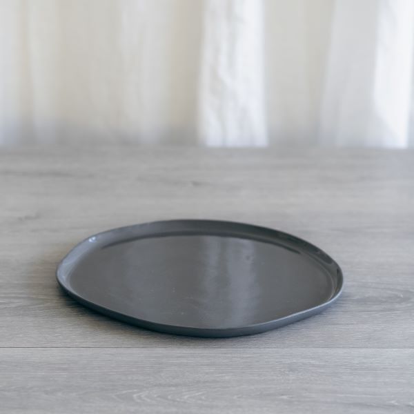 Flax Round Plate 27cm - Charcoal