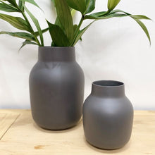 Load image into Gallery viewer, Flax Tub Vase d15cm - Charcoal
