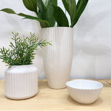 Load image into Gallery viewer, Flax Amity Pot h12cm - White
